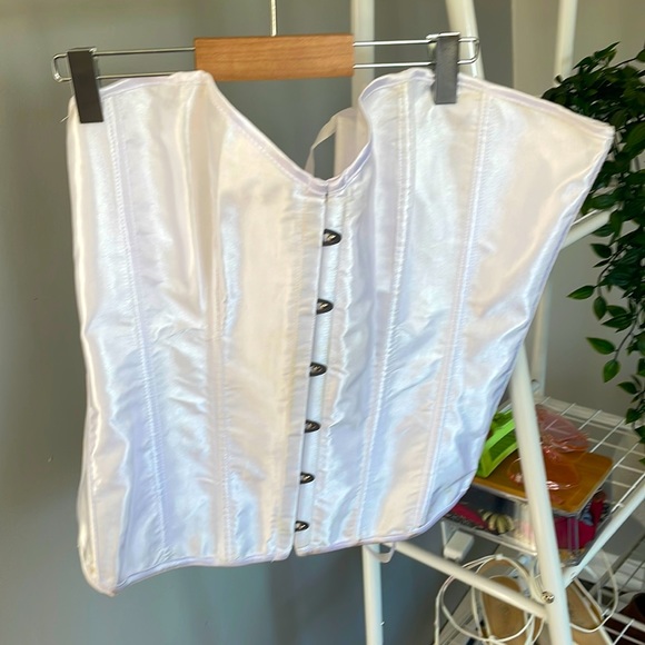 White Corset - Picture 1 of 3